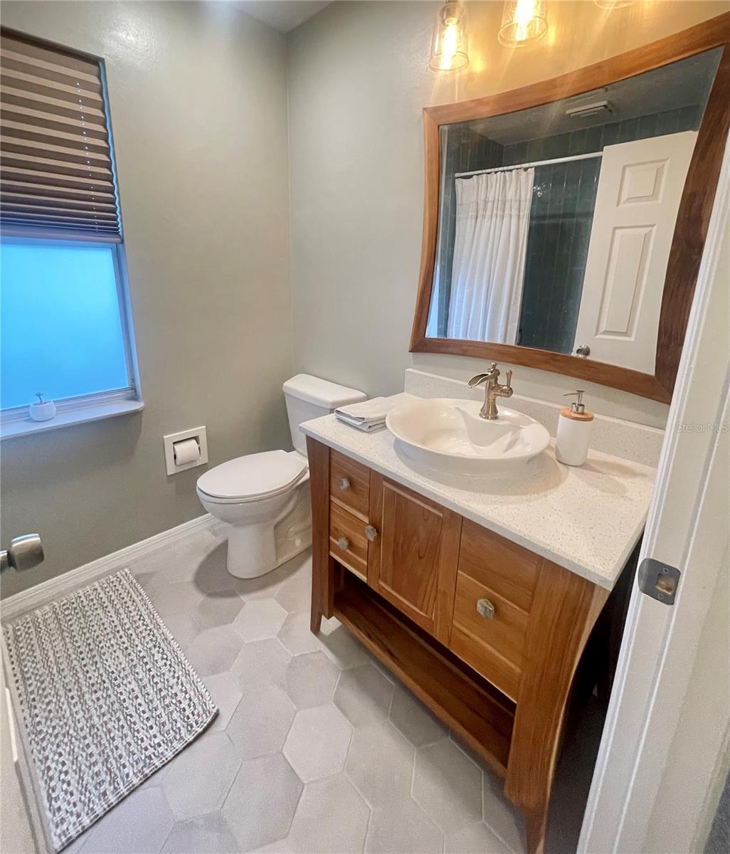 Upstairs bath with teak vanity