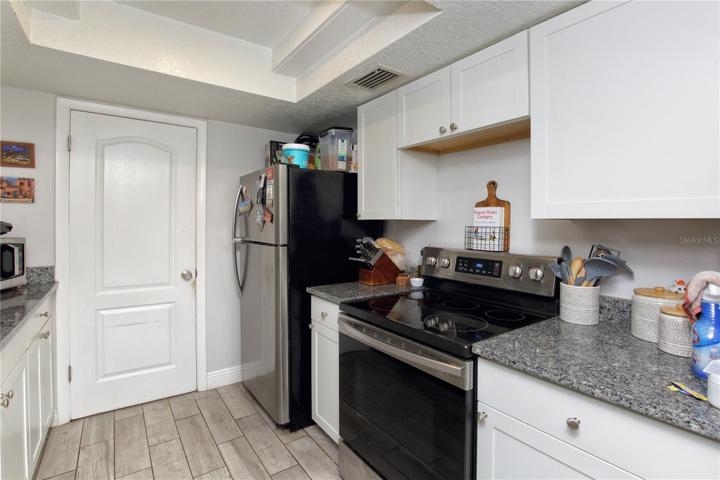 Range and refrigerator convey.