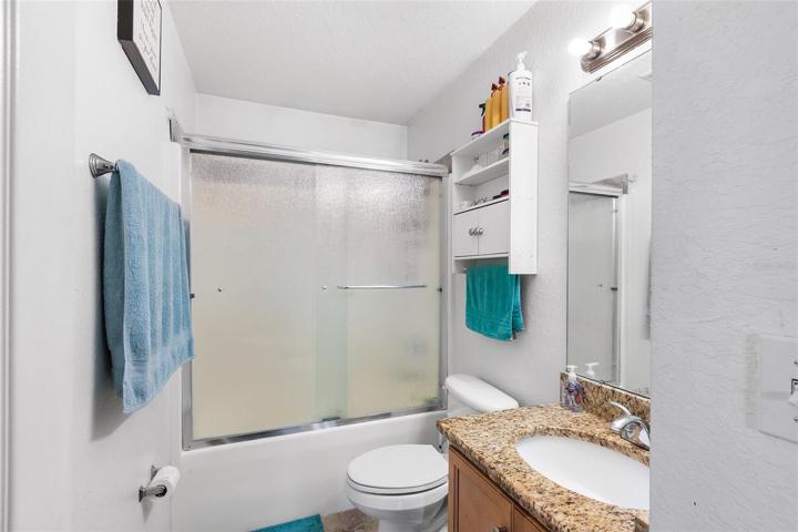 Upstairs 2 Full Bathroom
