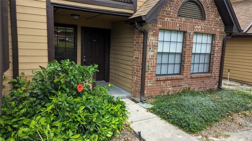 Ground Floor, End Unit!
