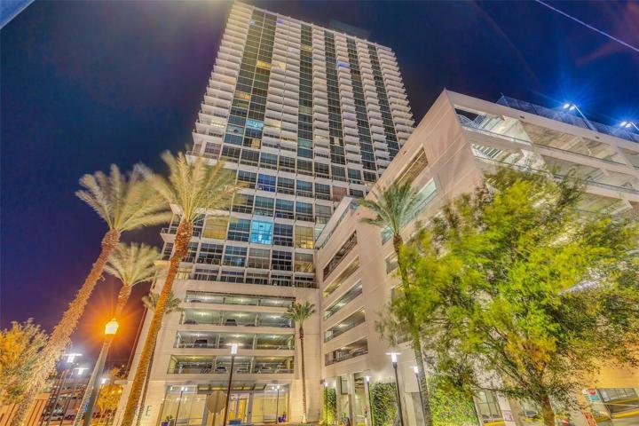 VUE At Lake Eola front of building