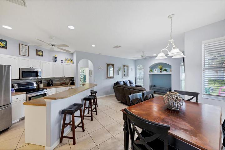 Kitchen and dinette area