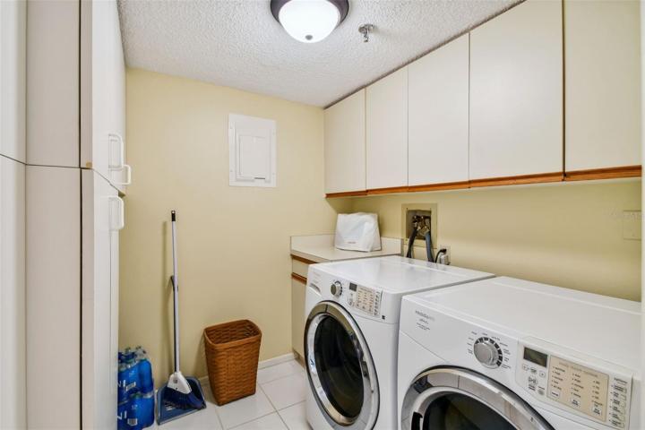 7x7 interior laundry room