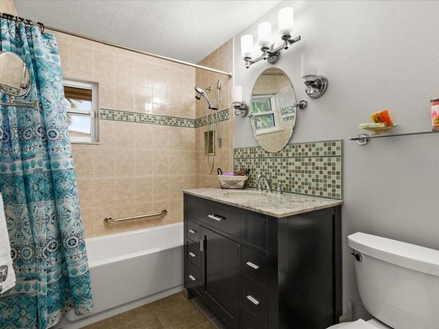 BATHROOM 2