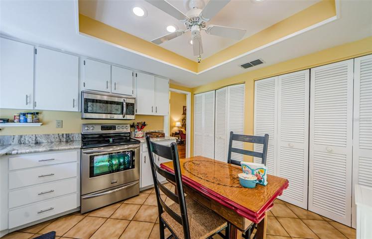 Eat in kitchen with ceiling fan