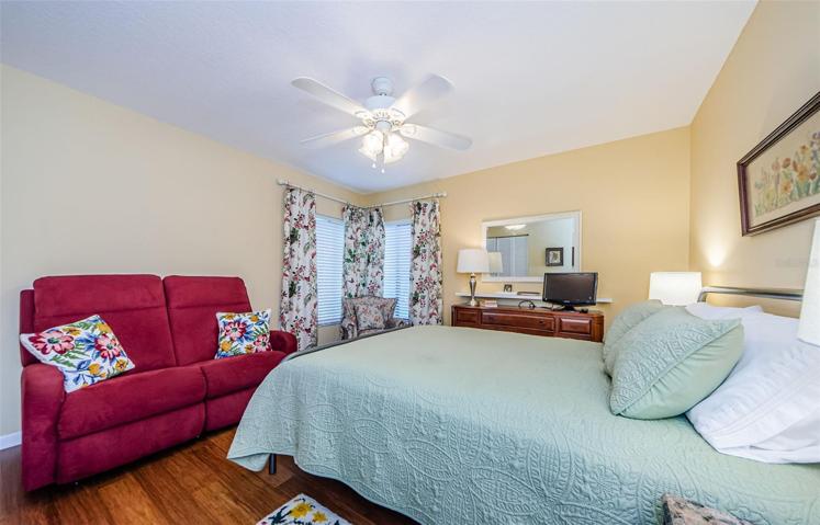 Guest bedroom