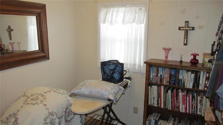 dressing / sewing room