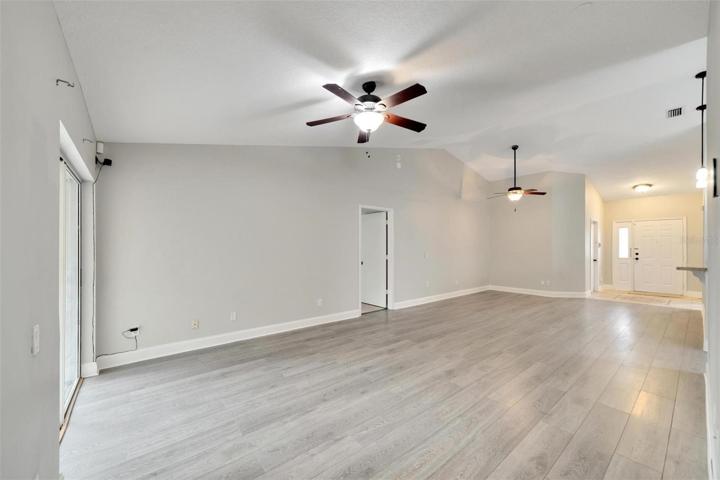 New flooring trhoughout