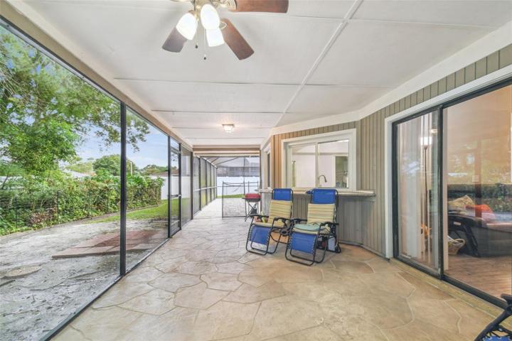 Covered screened in side patio.