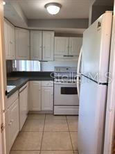 KITCHEN (ALTERNATE VIEW)