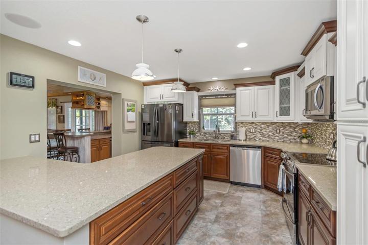 Kitchen with qurtz countertops
