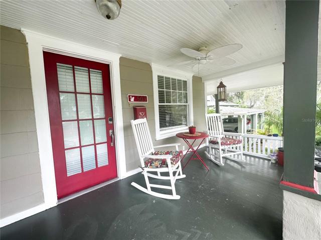 Welcome to 509 Riggins Street in the heart of Lakeland just down the street from Lake Morton