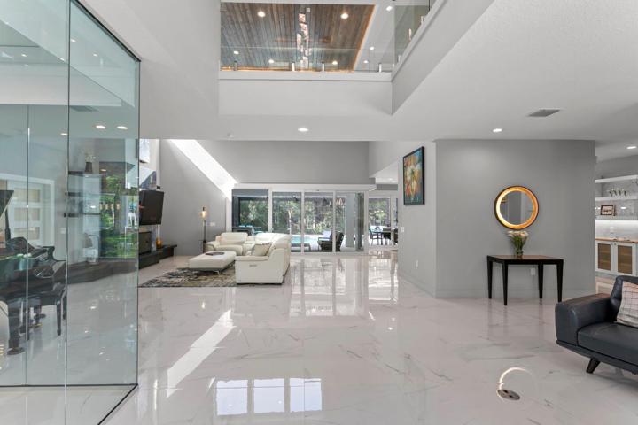 20ft ceilings in foyer entry