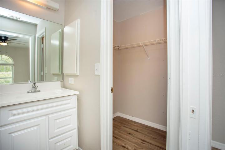En-suit / Walk-in closet