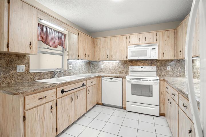 Pass Thru to Florida Room & under cabinet lighting