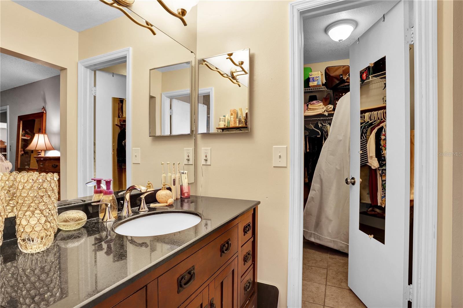 Master bath w/ walk-in closet
