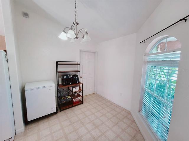 Breakfast table room