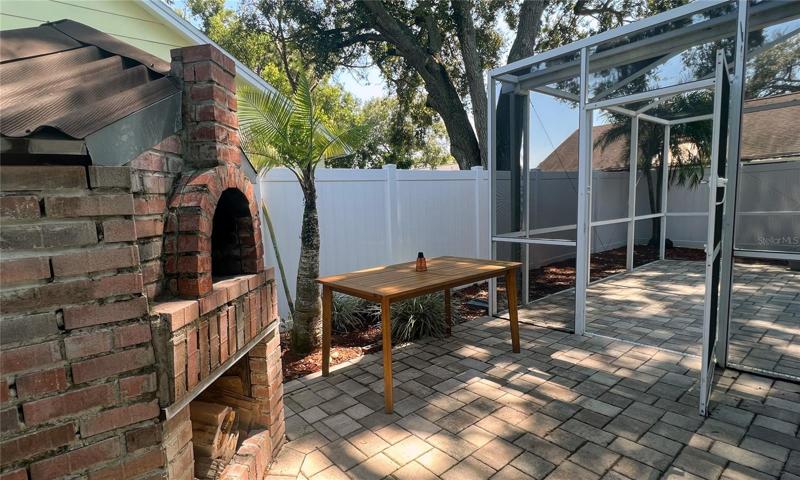 Brick pizza oven