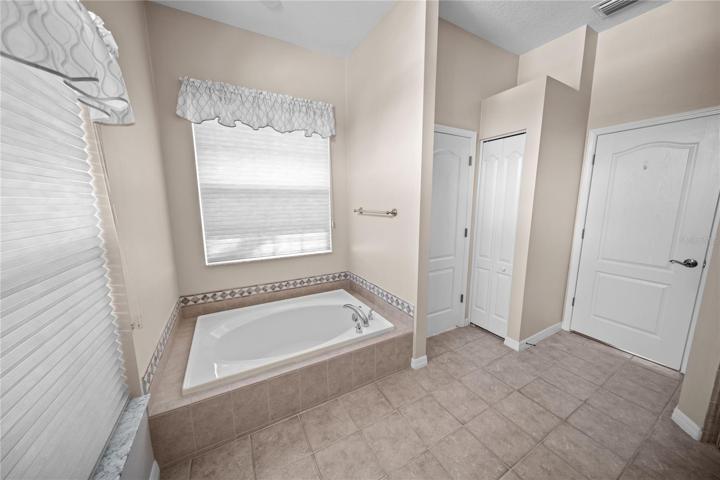 BATH TUB IN MASTER BATHROOM