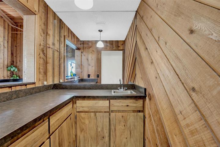 Wet bar area
