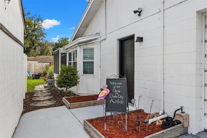 Separate entrance to apartment