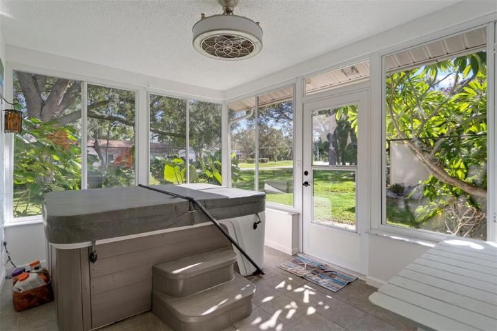 Hot Tub INCLUDED!