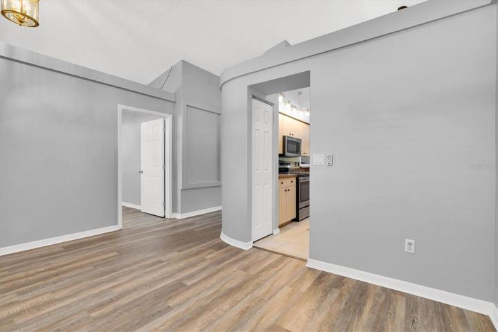 Dining entry
