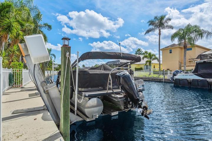 Private Dock with Boat Lift