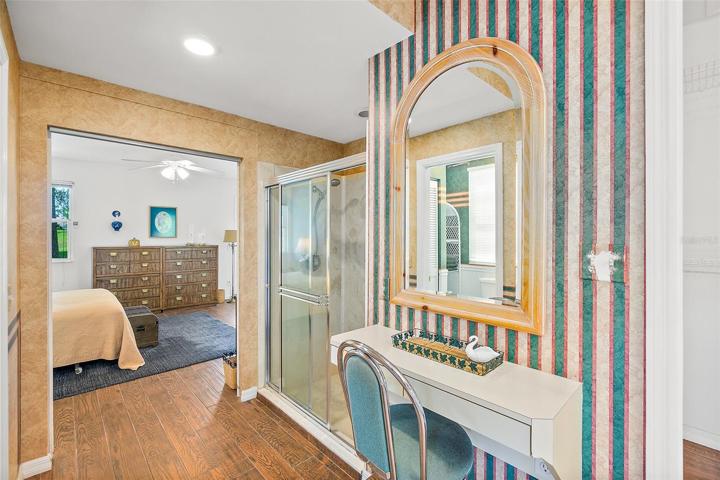 Seperate Vanity Area