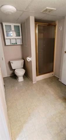Master Bath Has shower