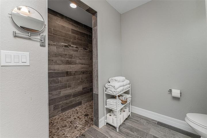 Roman shower needs no door!