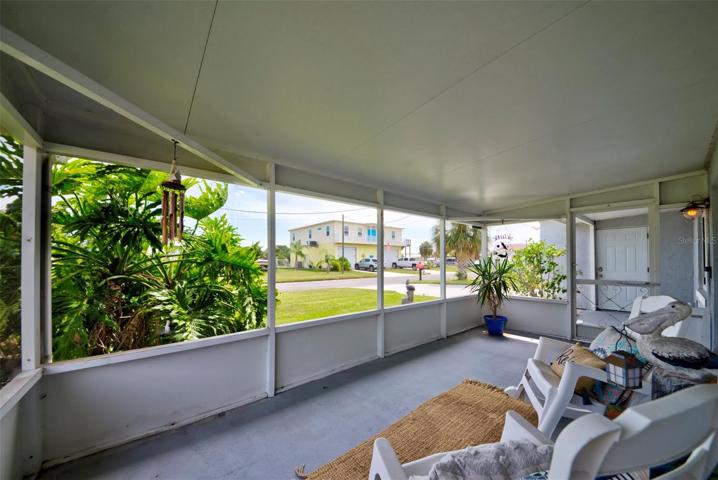 FRONT SCREENED LANAI