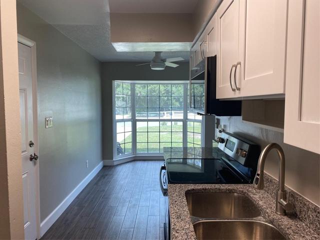 Kitchen & Eat-in Kitchen