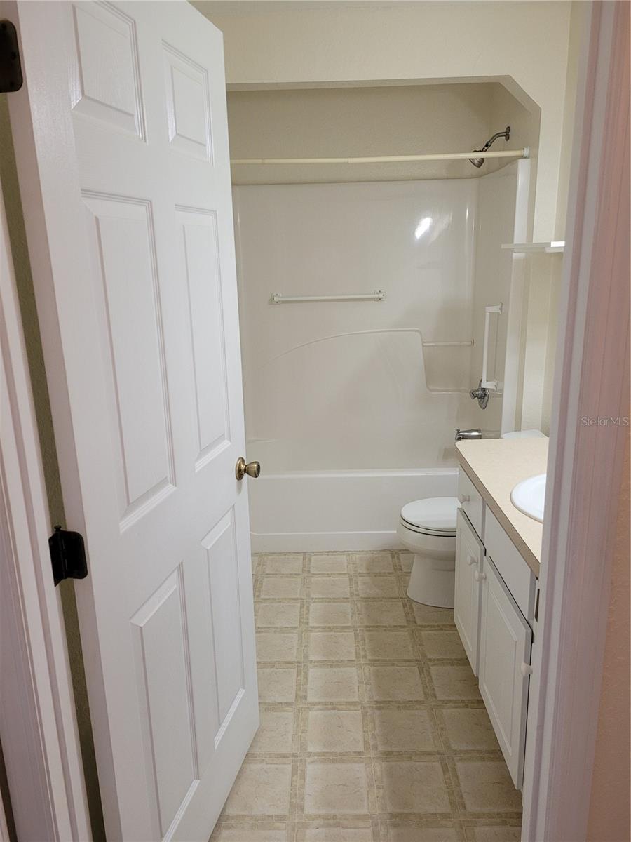 #2 Bath @ Hall