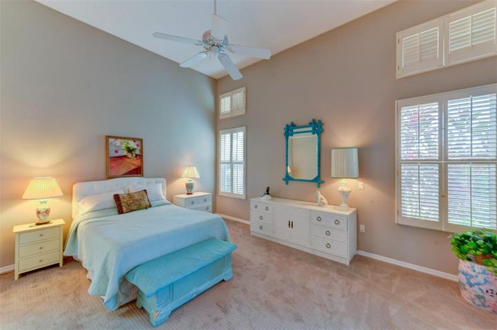 The stately and spacious main bedroom