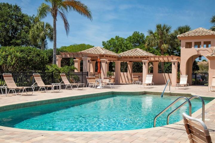Well maintained swimming pool