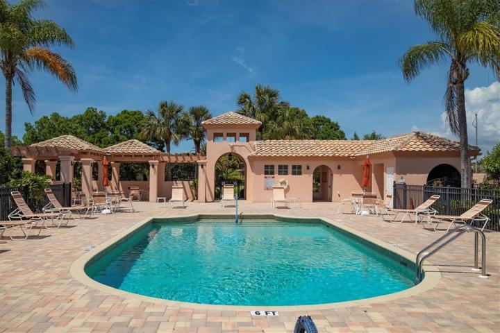 Mira Lago pool and spa