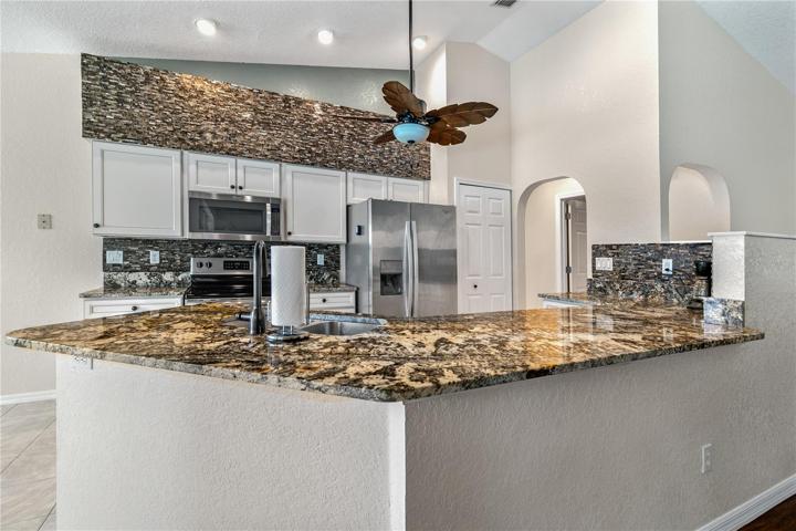 Kitchen with upgraded cabinets and Granite Countertops.