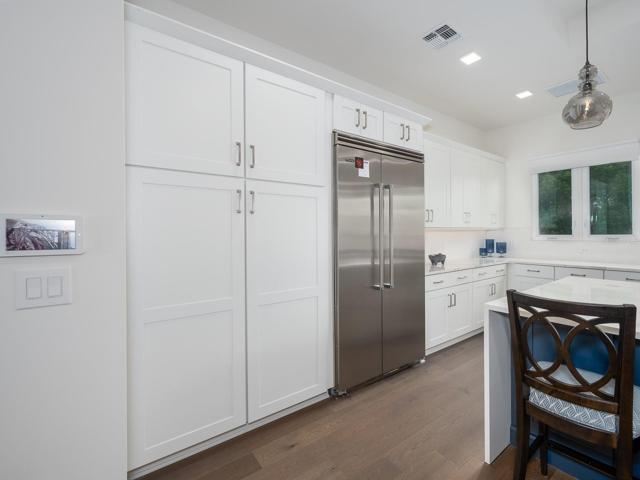 So much kitchen storage!