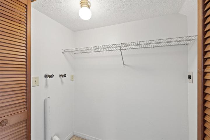 Laundry closet w/ hookups