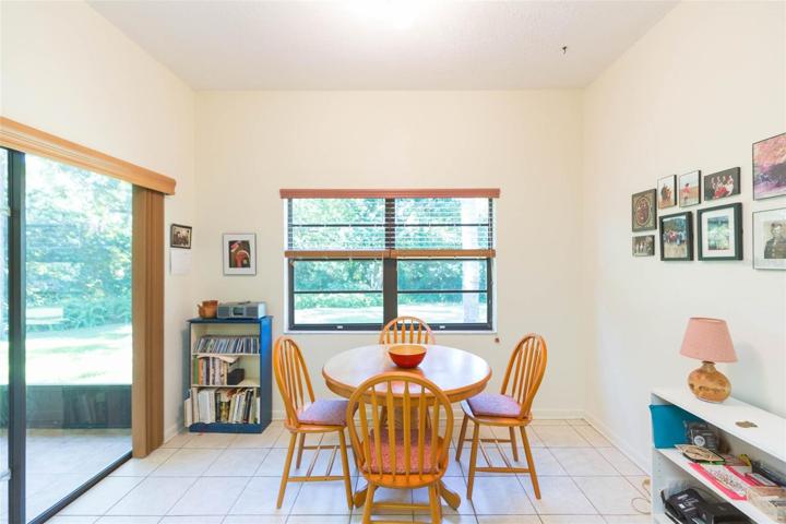 Eat in area with access to lanai