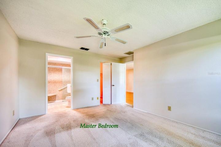 Master bedroom with en suite & walk in closet~