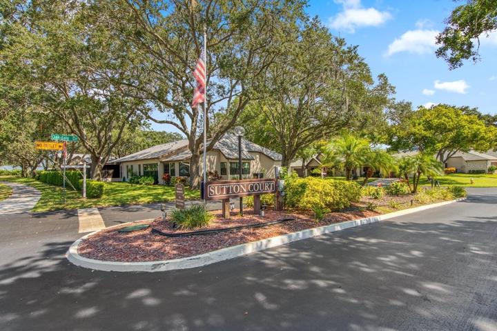 Sutton Court of Highland Lakes entrance~