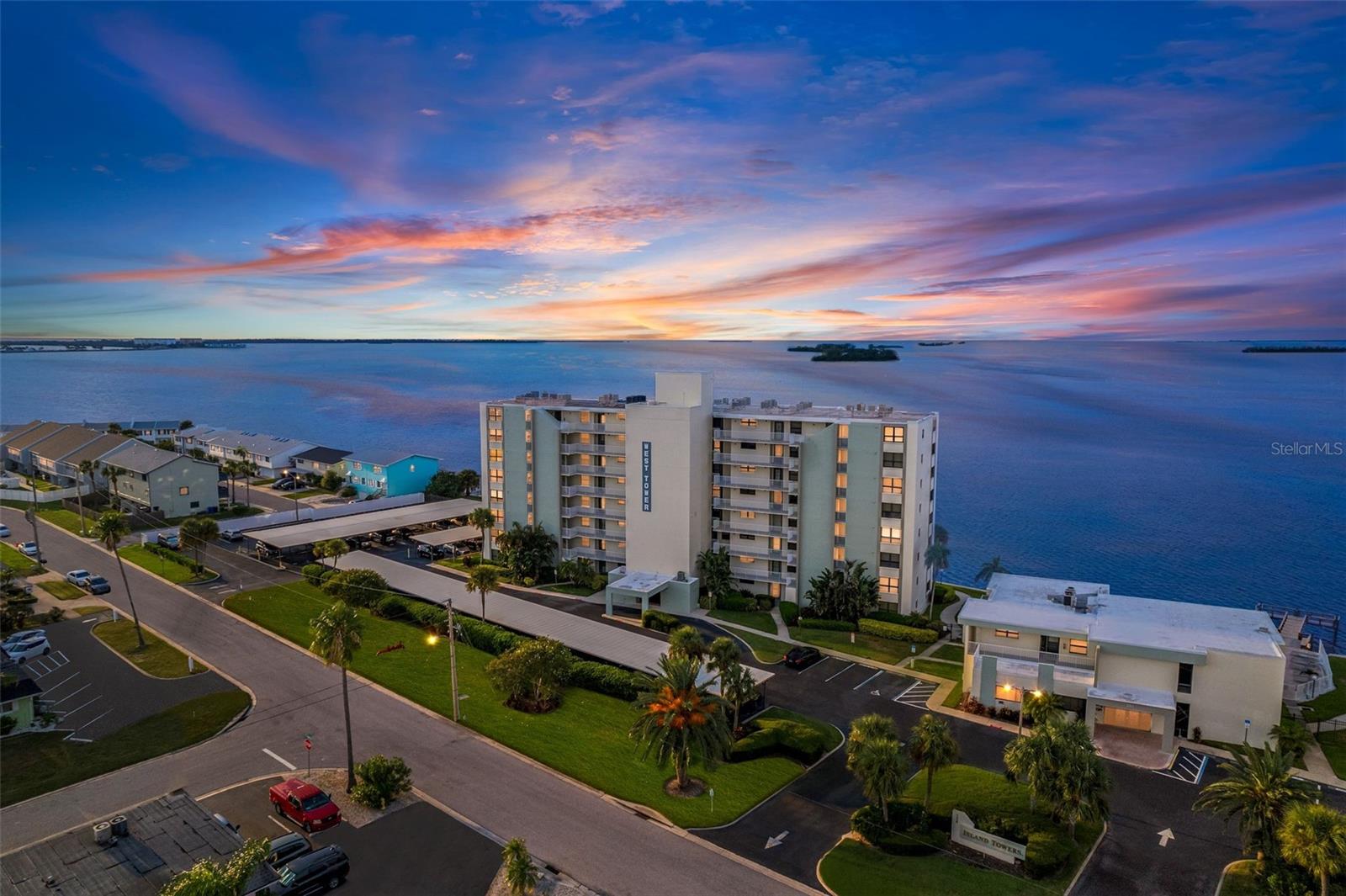 Dunedin, Florida 34698, 2 Bedrooms Bedrooms, 0 ,2 BathroomsBathrooms,Residential,For Sale,WOODETTE,0,U8214853