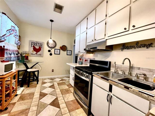 KITCHEN GAS STOVE