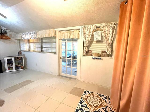 DINING/LAUNDRY