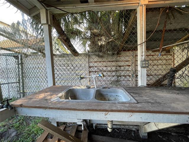 OUTDOOR SINK