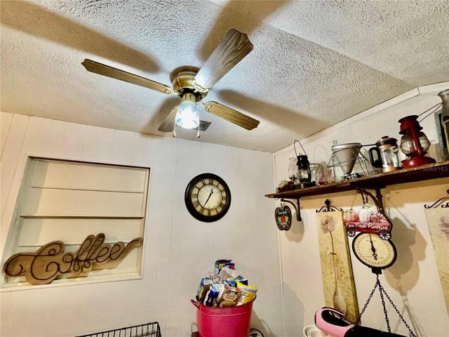 DINING/LAUNDRY