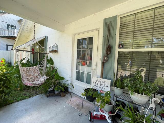 FRONT PORCH GARDEN AREA
