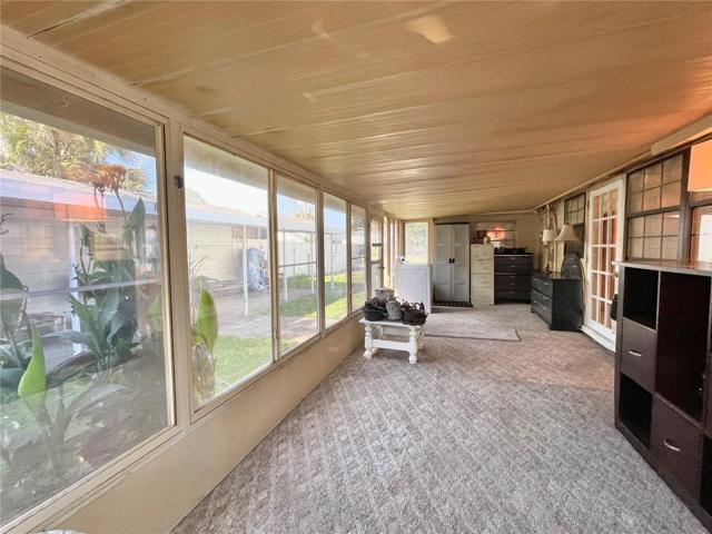 HUGE FLORIDA ROOM